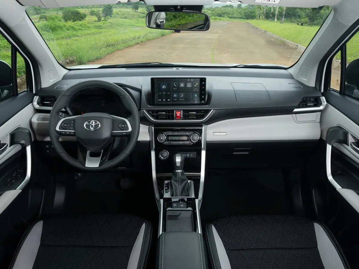 Toyota Veloz 2021 – н.в. Минивэн — фото 3
