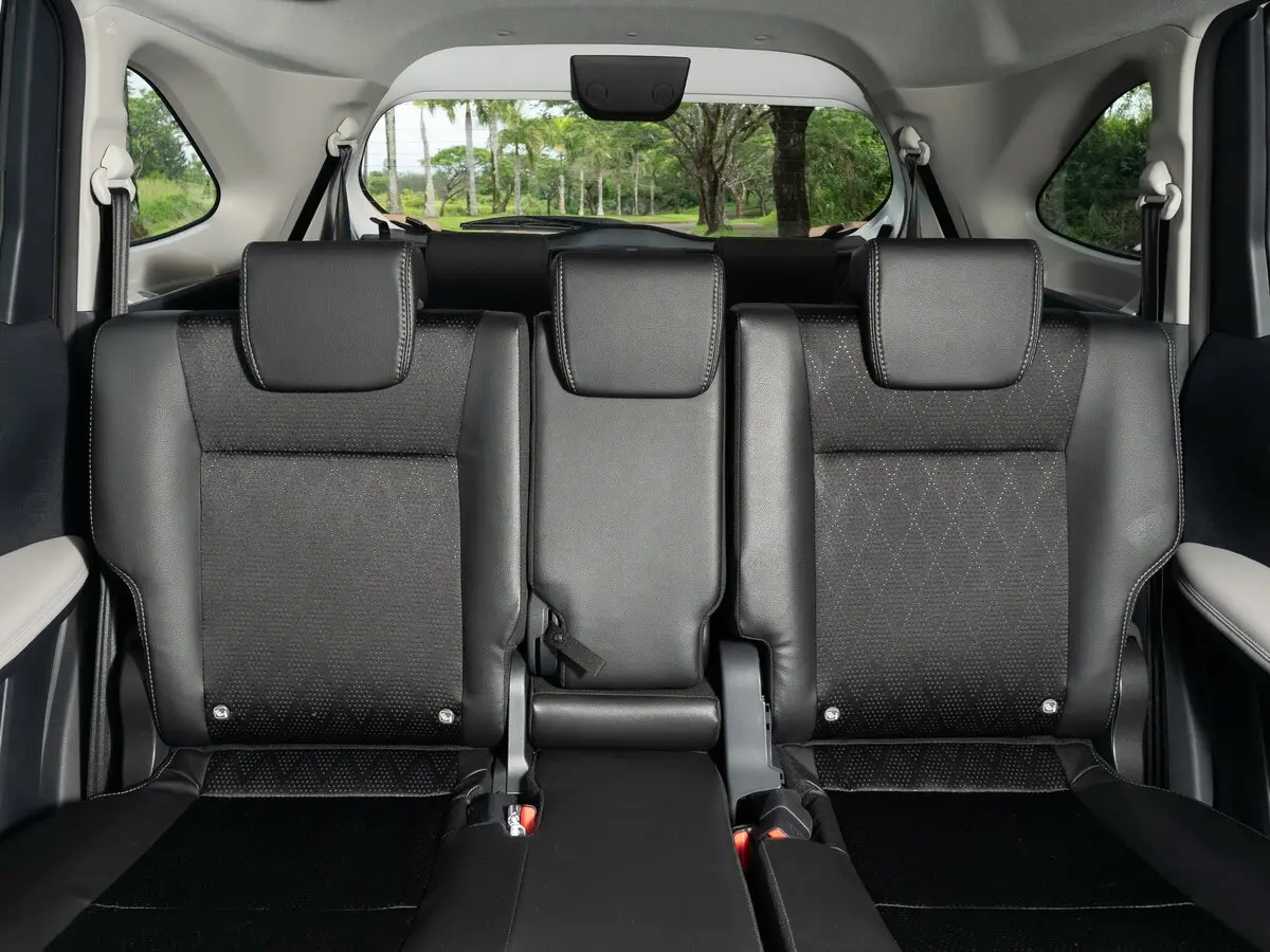 Toyota Veloz 2021 – н.в. Минивэн — фото 6
