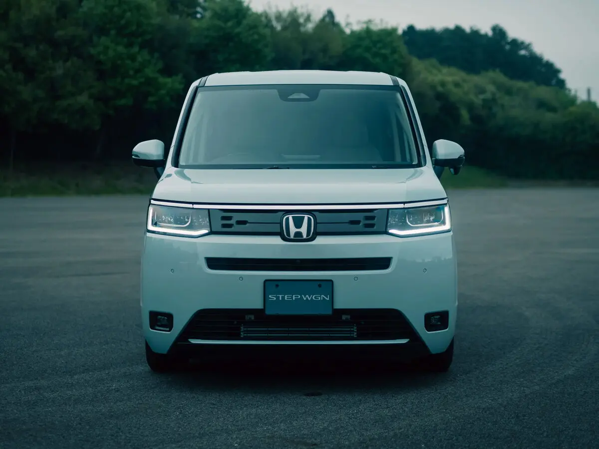 Honda Stepwgn VI Минивэн — фото 3