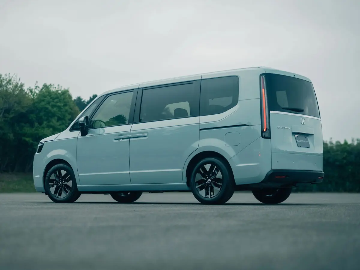 Honda Stepwgn VI Минивэн — фото 4
