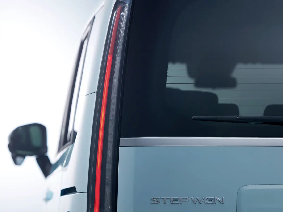 Honda Stepwgn VI Минивэн — фото 9