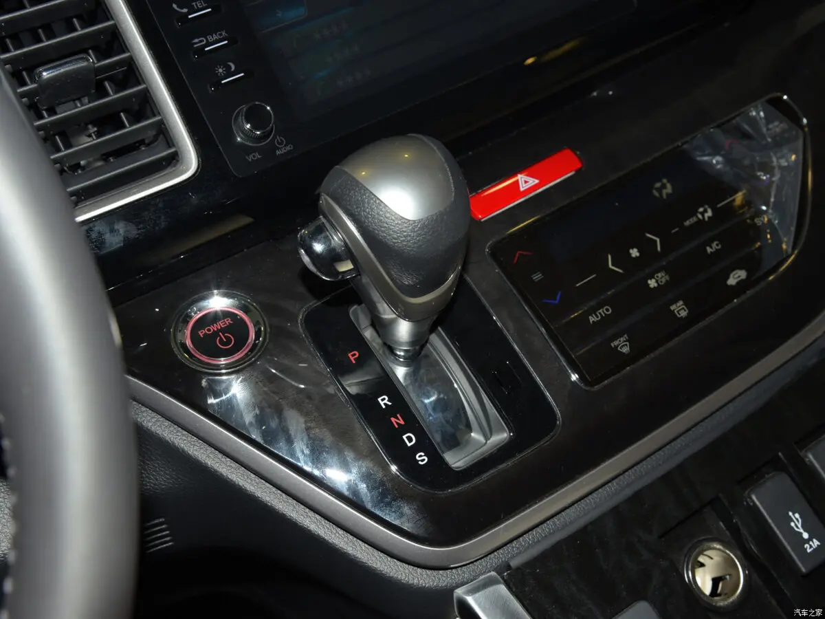 Honda Elysion II Рестайлинг Минивэн — фото 11