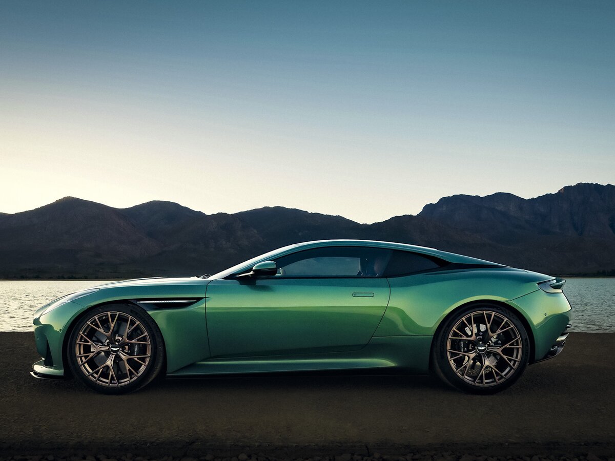 Aston Martin DB12 2023 – н.в. Купе — фото 2