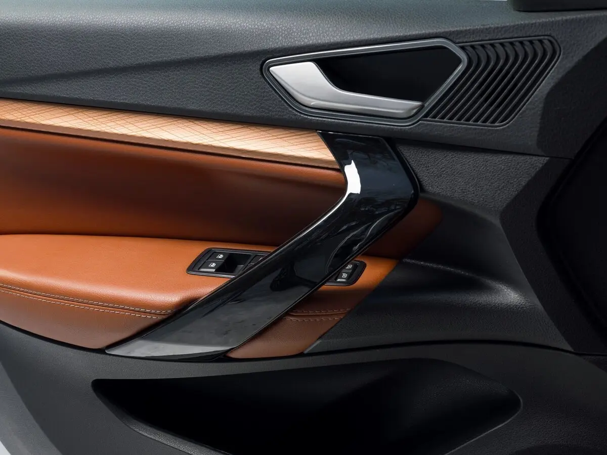 Lada (ВАЗ) Vesta I Рестайлинг (NG) Седан Cross — 照片 9