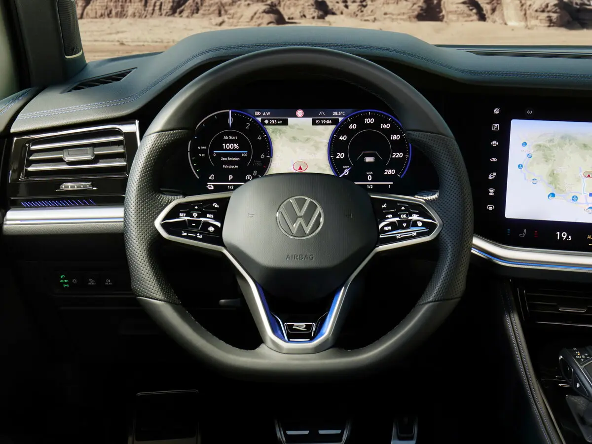 Volkswagen Touareg III Рестайлинг Внедорожник 5 дв. — сүрөт 9