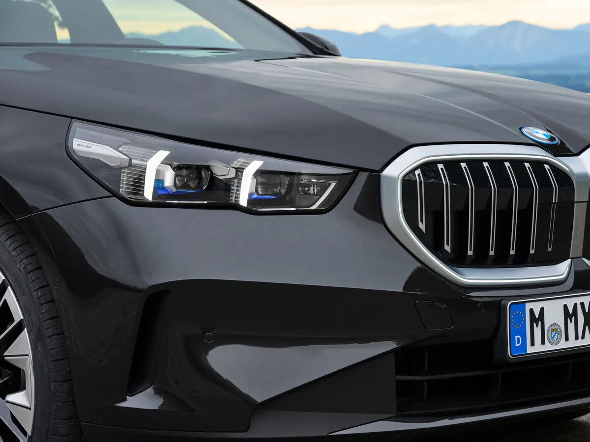 BMW 5 серии VIII (G60/G61/G68) Седан — фото 12