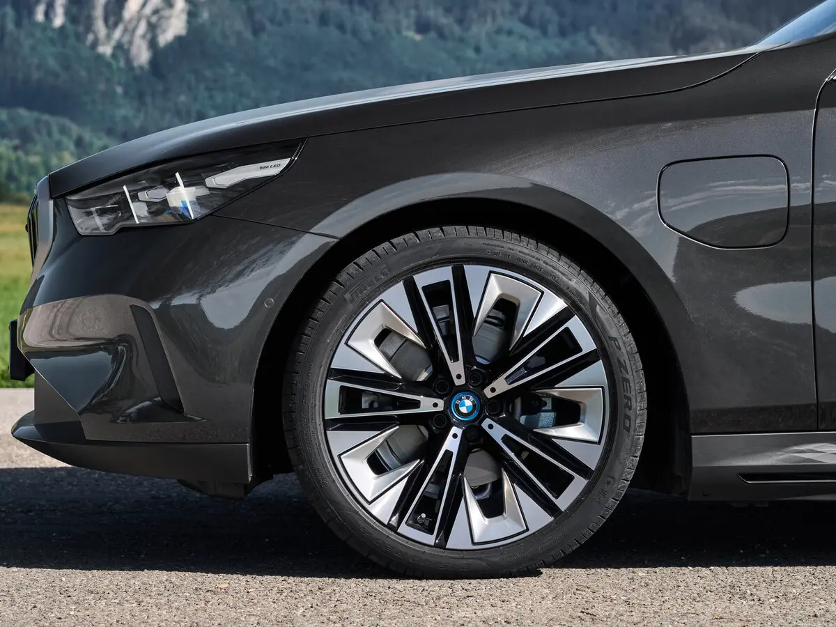 BMW 5 серии VIII (G60/G61/G68) Седан — фото 16