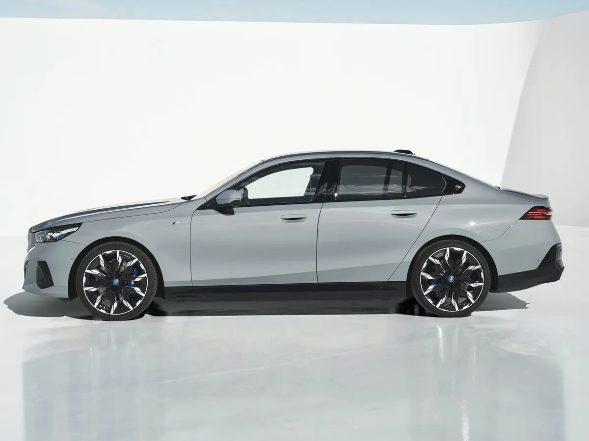 BMW i5 2023 – н.в. Седан — сүрөт 2