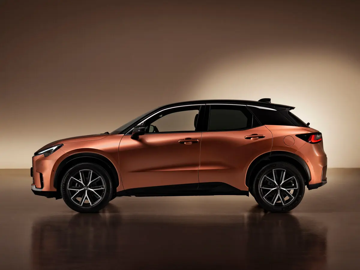 Lexus LBX 2023 – н.в. Внедорожник 5 дв. — сүрөт 2