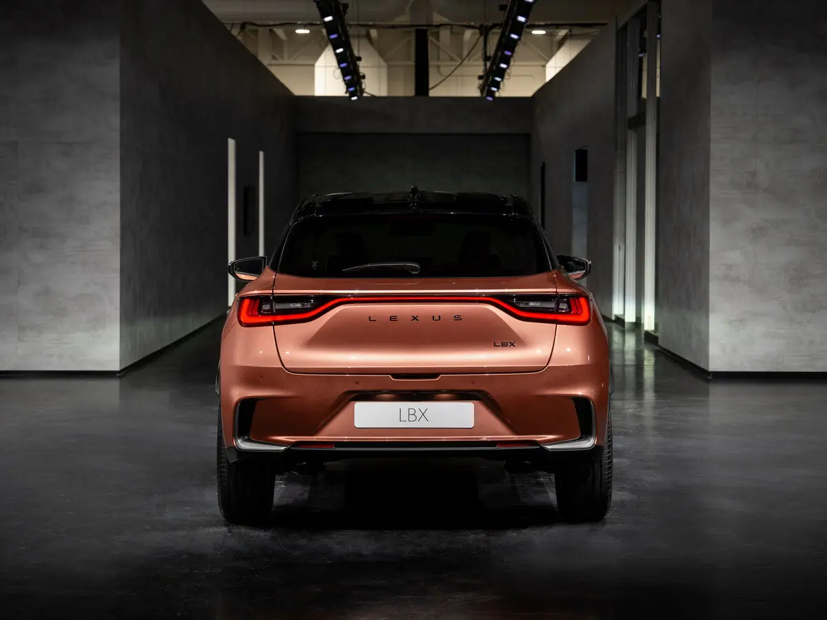 Lexus LBX 2023 – н.в. Внедорожник 5 дв. — сүрөт 4