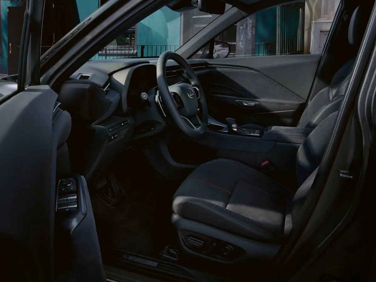 Lexus LBX 2023 – н.в. Внедорожник 5 дв. — сүрөт 8
