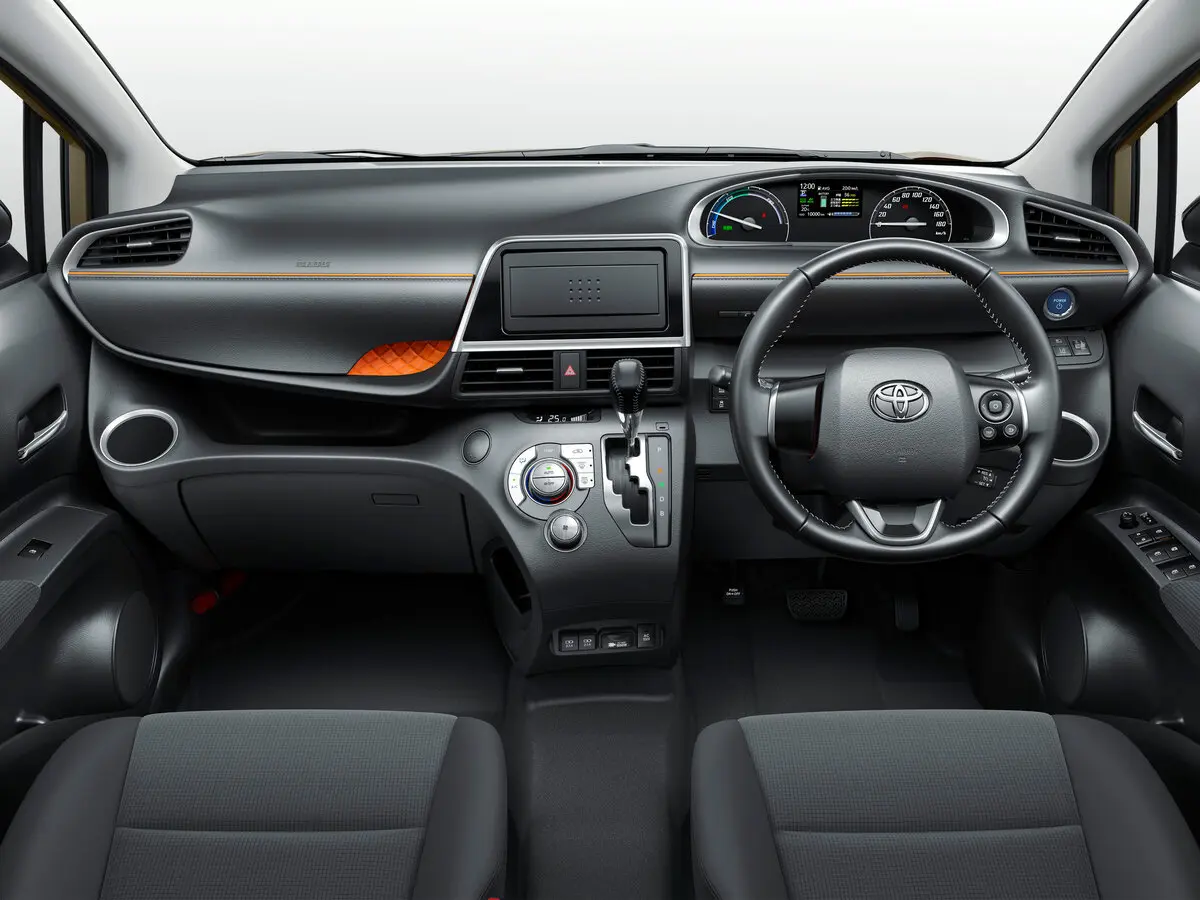 Toyota Sienta II Рестайлинг Компактвэн — фото 3