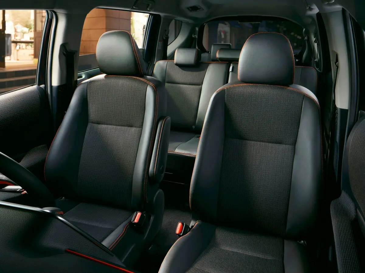 Toyota Sienta II Рестайлинг Компактвэн — фото 7