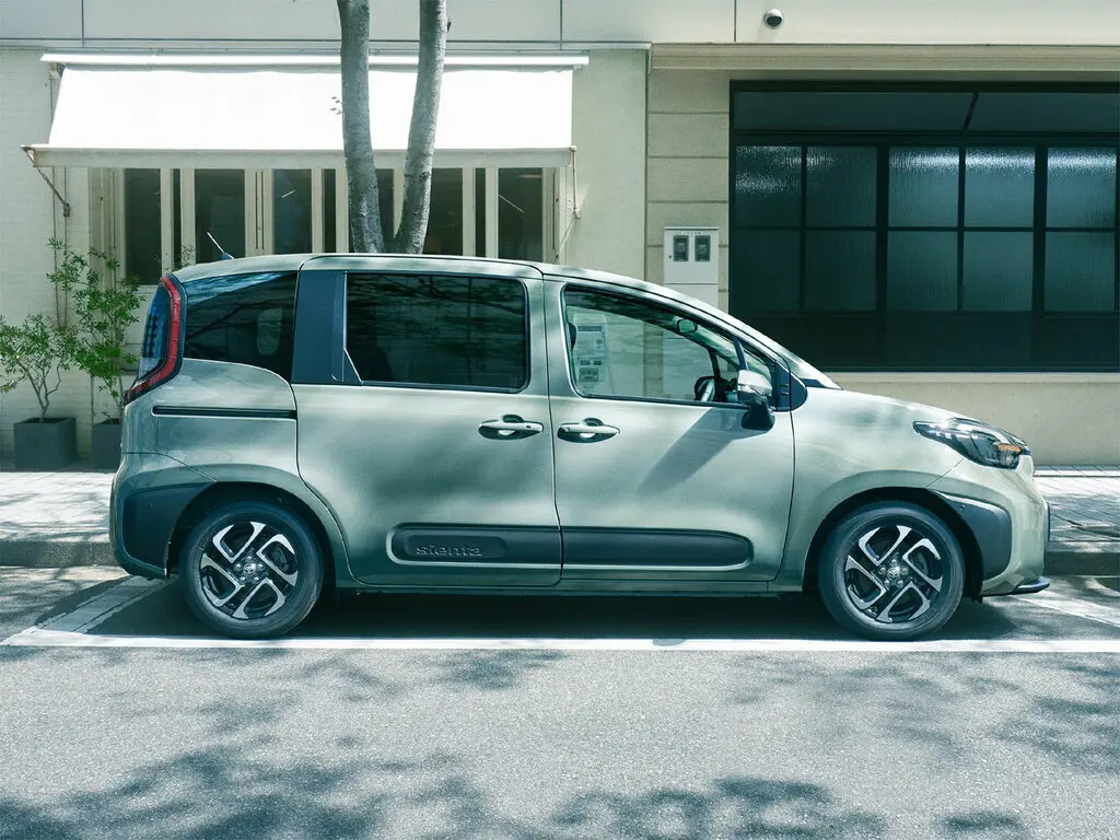 Toyota Sienta III Компактвэн — фото 2