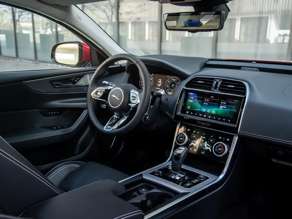 Jaguar XE I Рестайлинг Седан L — сүрөт 7