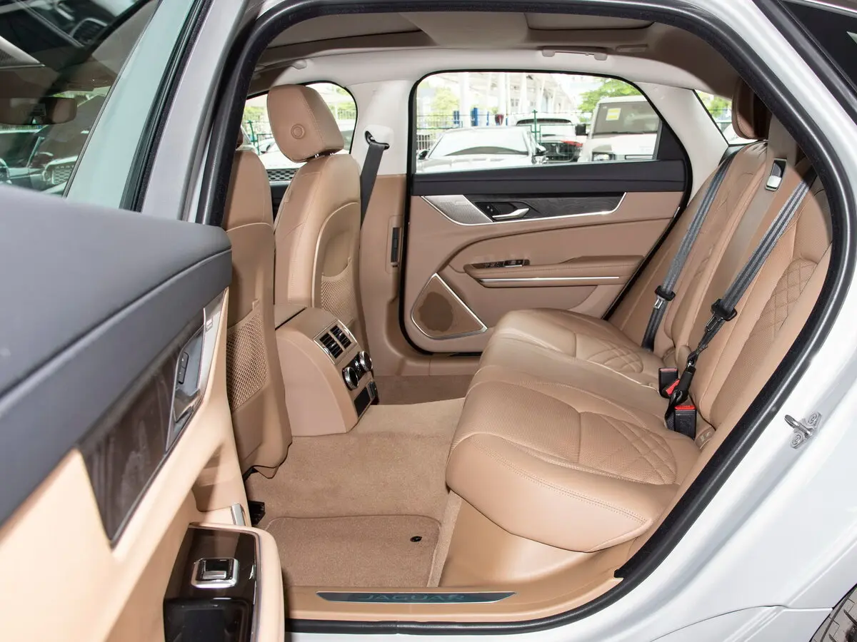 Jaguar XF II Рестайлинг Седан L — сүрөт 11