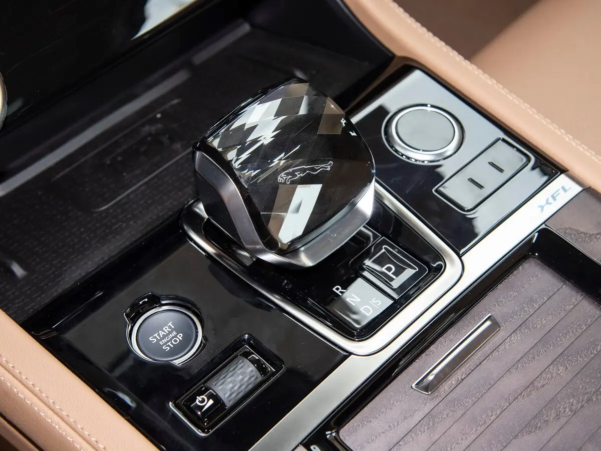 Jaguar XF II Рестайлинг Седан L — сүрөт 14