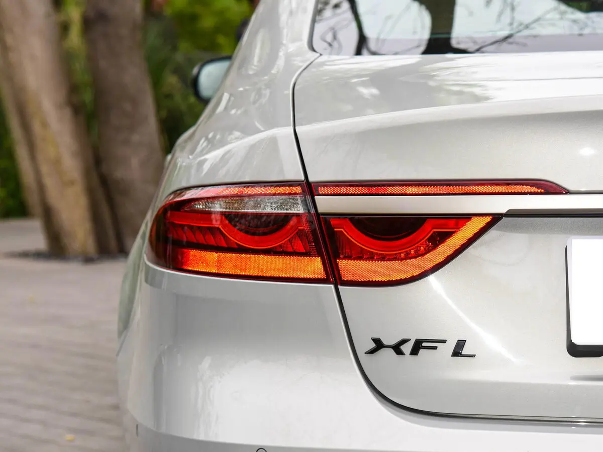 Jaguar XF II Рестайлинг Седан L — сүрөт 18