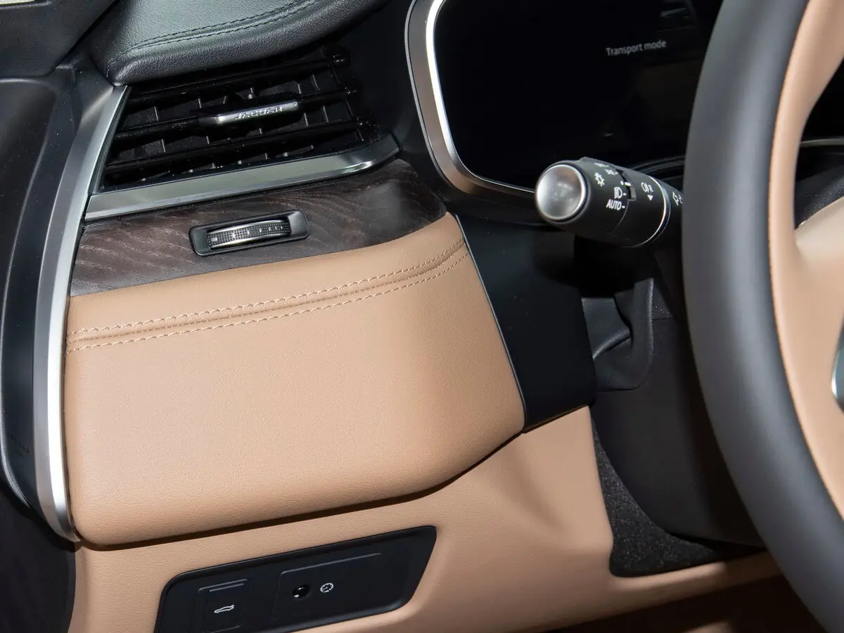 Jaguar XF II Рестайлинг Седан L — сүрөт 19