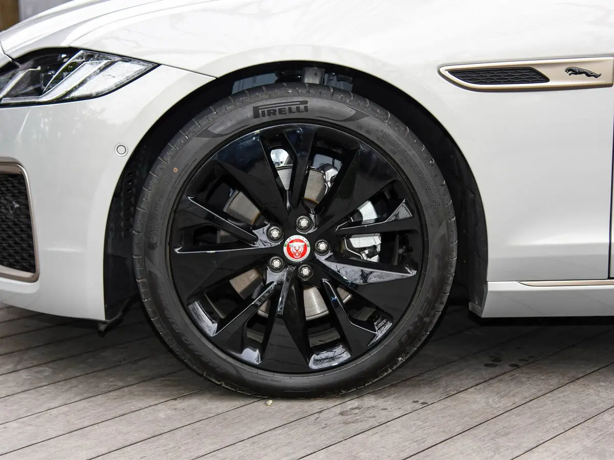 Jaguar XF II Рестайлинг Седан L — сүрөт 21