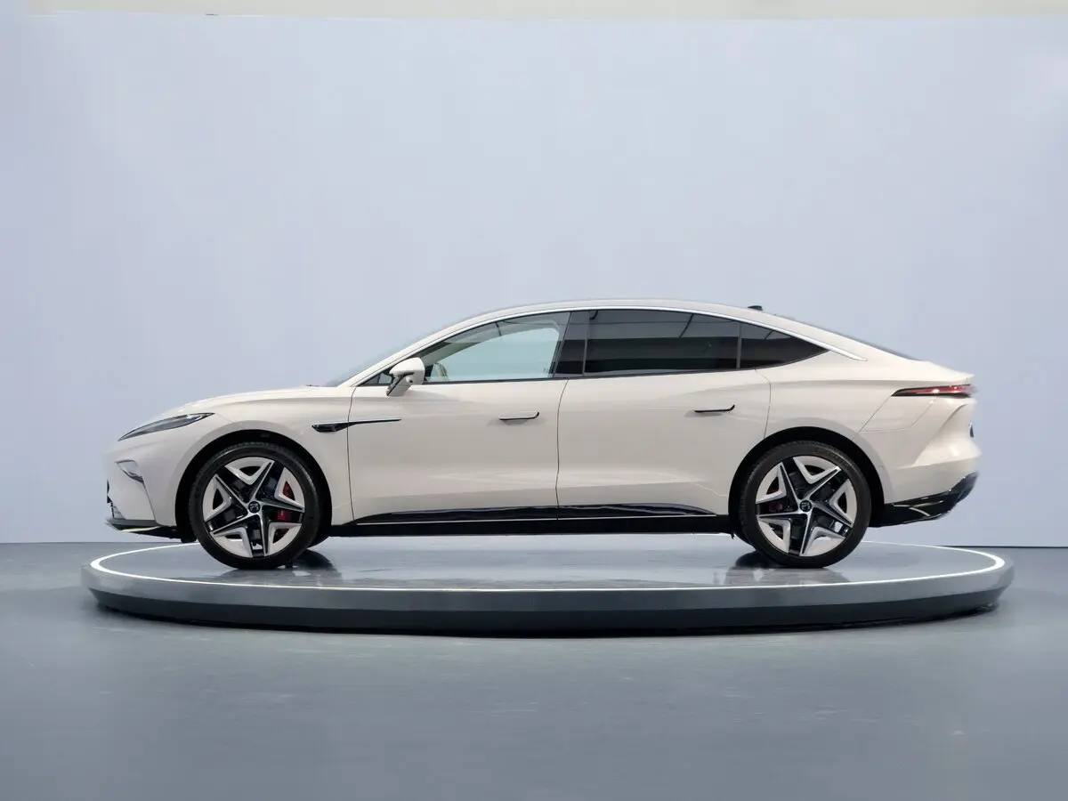 Rising Auto F7 2023 – н.в. Лифтбек — photo 2