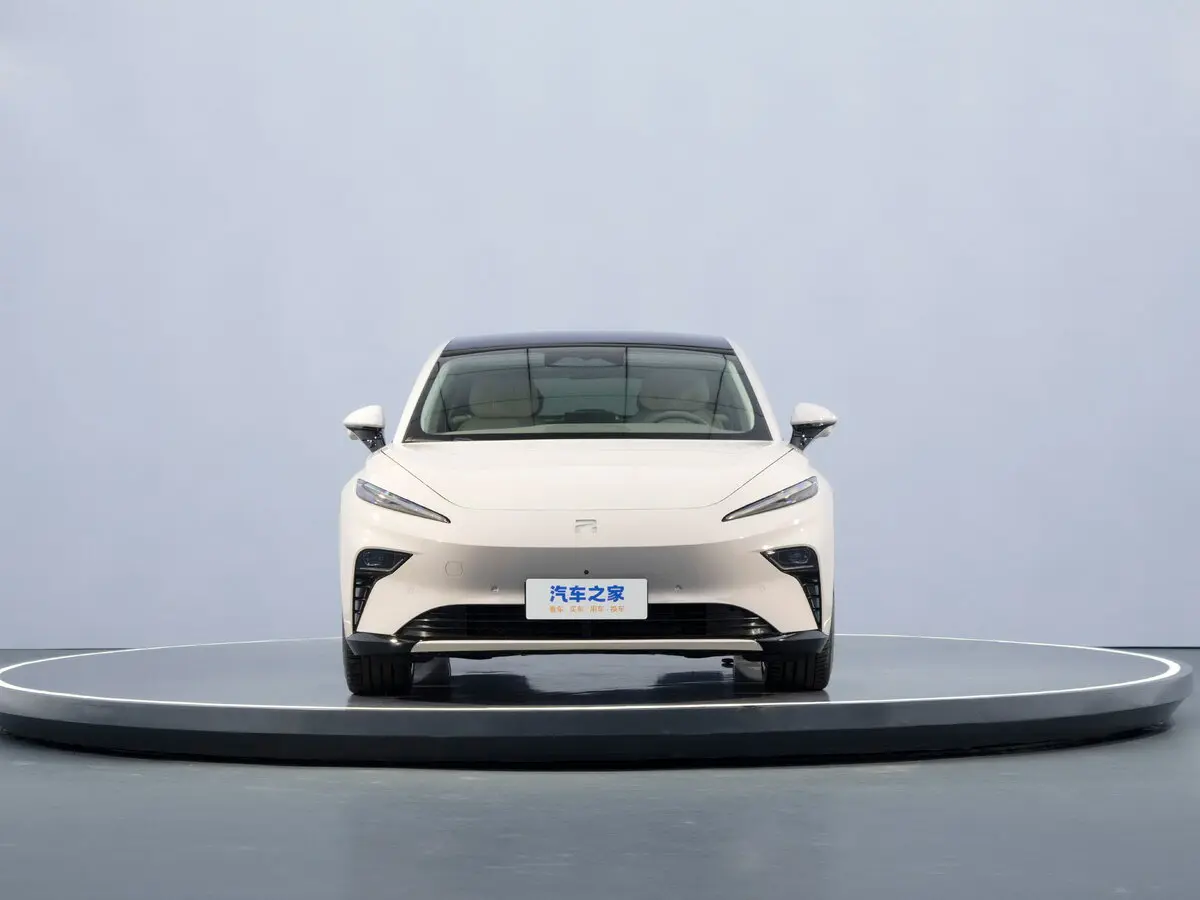 Rising Auto F7 2023 – н.в. Лифтбек — photo 3