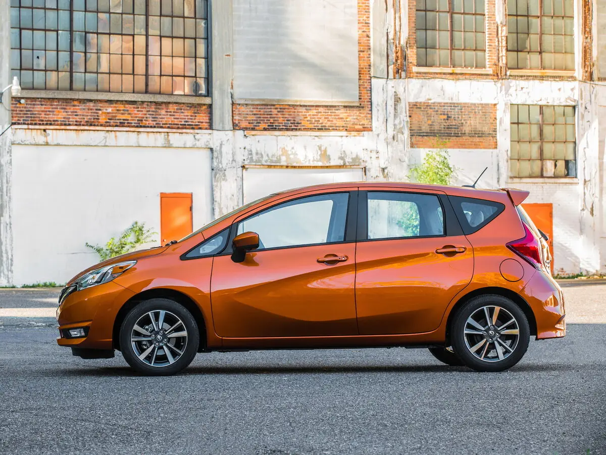 Nissan Versa Note I Рестайлинг Хэтчбек 5 дв. — сүрөт 2