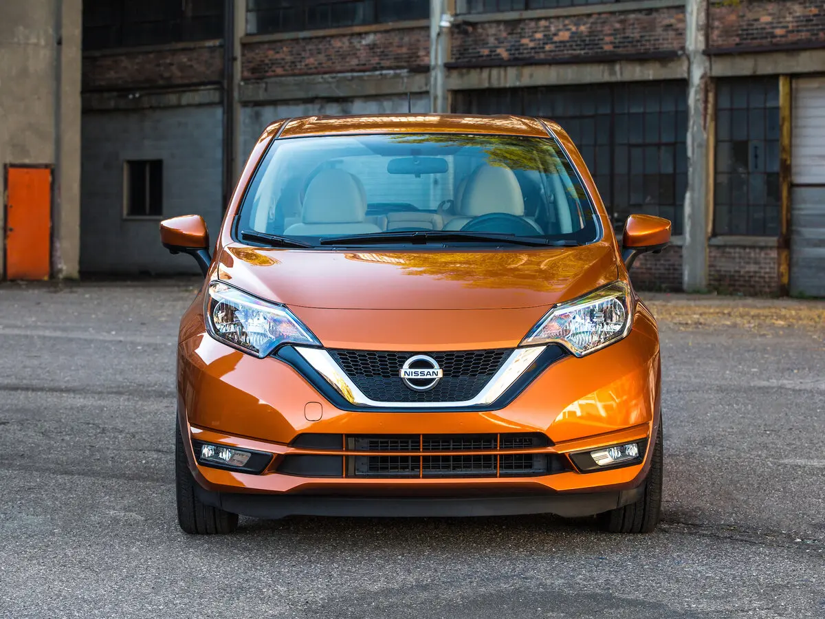 Nissan Versa Note I Рестайлинг Хэтчбек 5 дв. — сүрөт 3
