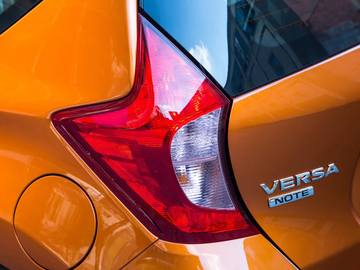Nissan Versa Note I Рестайлинг Хэтчбек 5 дв. — сүрөт 13