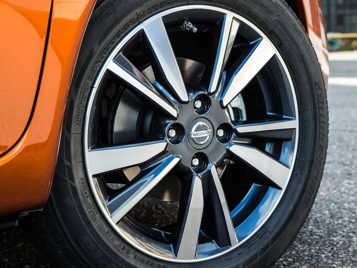 Nissan Versa Note I Рестайлинг Хэтчбек 5 дв. — сүрөт 16