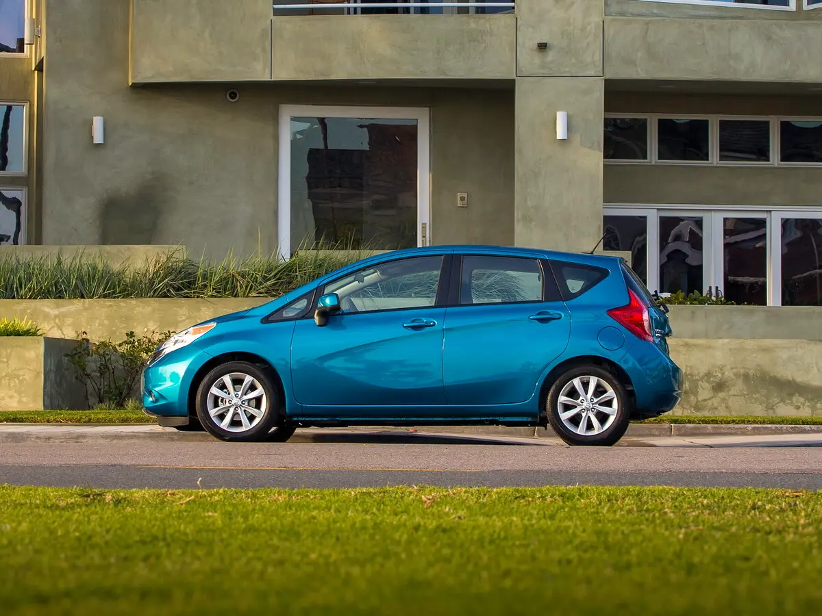 Nissan Versa Note I Хэтчбек 5 дв. — сүрөт 2