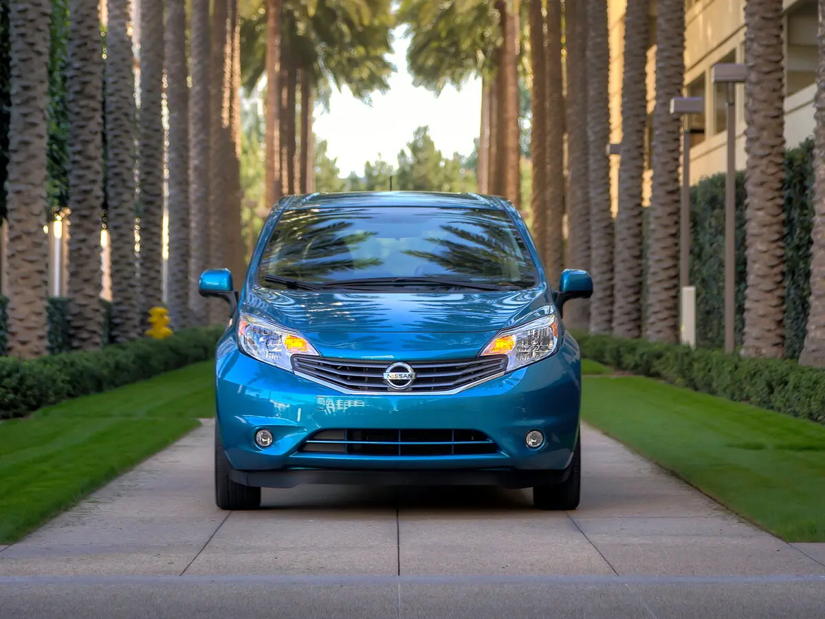 Nissan Versa Note I Хэтчбек 5 дв. — сүрөт 3