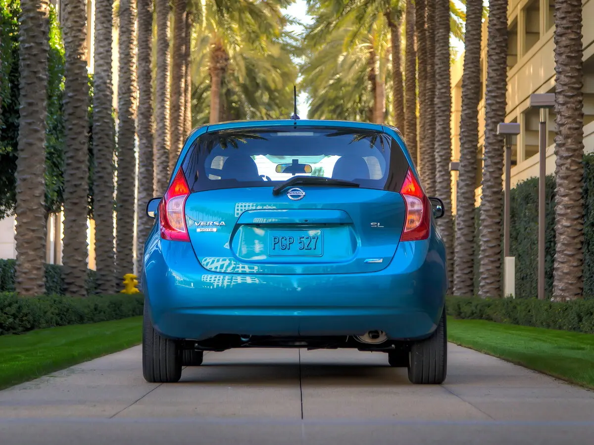 Nissan Versa Note I Хэтчбек 5 дв. — сүрөт 4