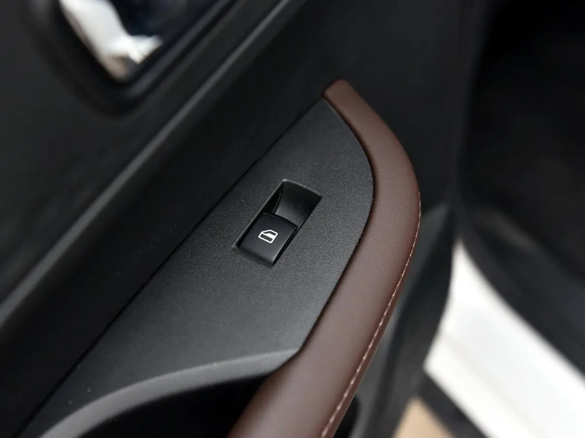 Dongfeng Fengon 560 I Внедорожник 5 дв. — сүрөт 12