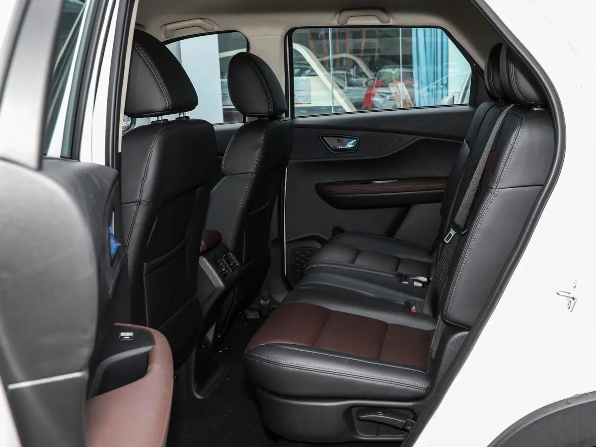 Dongfeng Fengon 560 I Рестайлинг Внедорожник 5 дв. — 照片 11