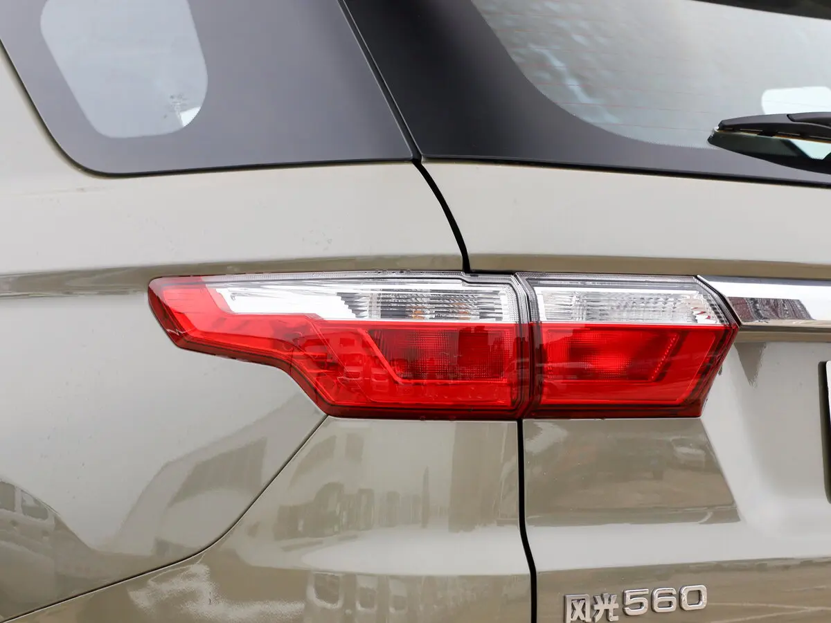 Dongfeng Fengon 560 I Рестайлинг Внедорожник 5 дв. — 照片 17