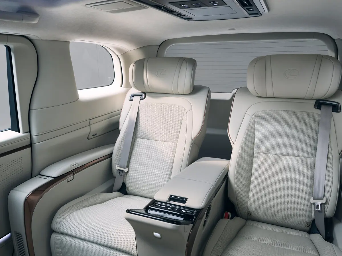 Lexus LM II Минивэн — photo 7