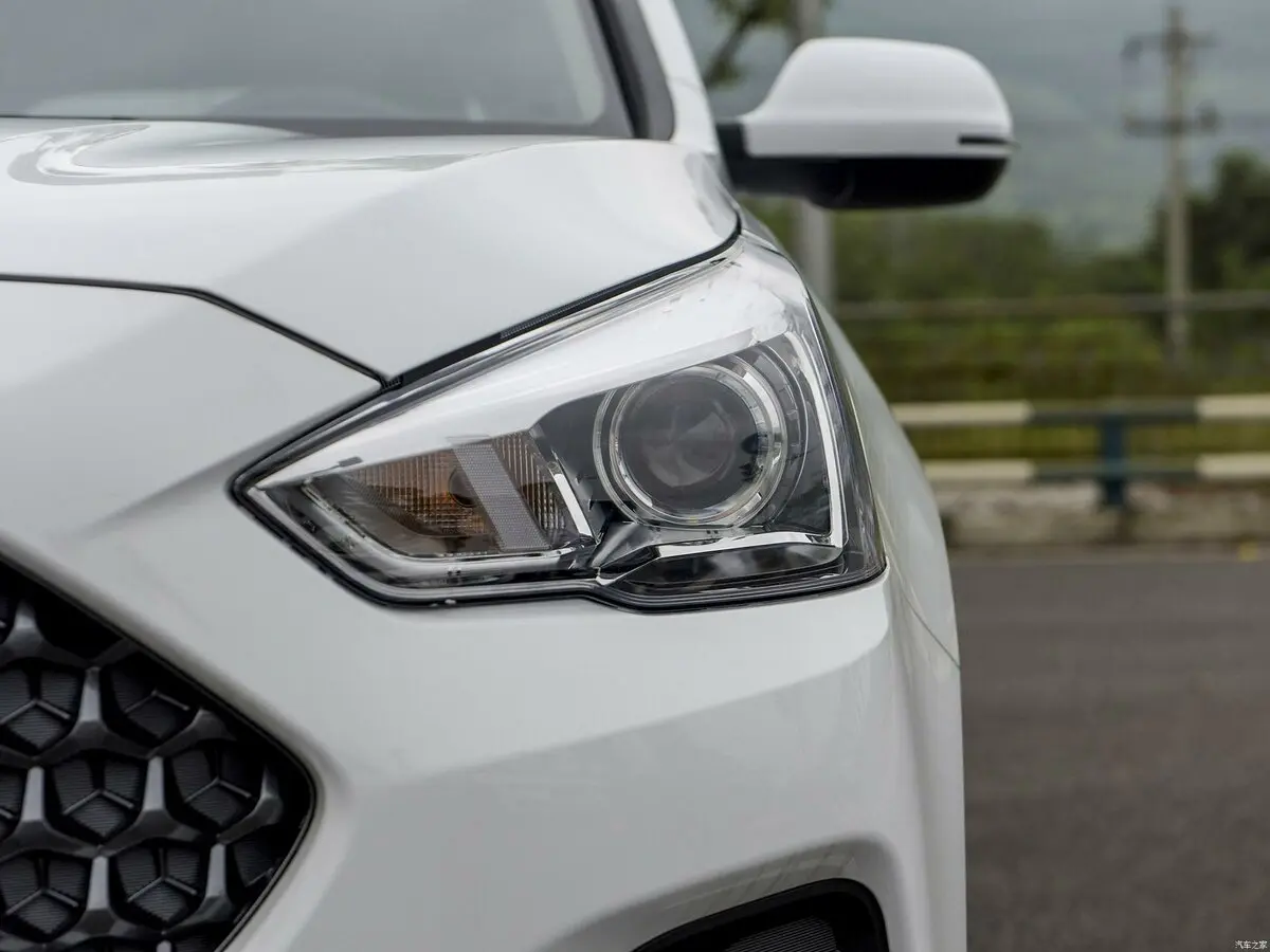 Haval M6 I Рестайлинг Внедорожник 5 дв. — сүрөт 15