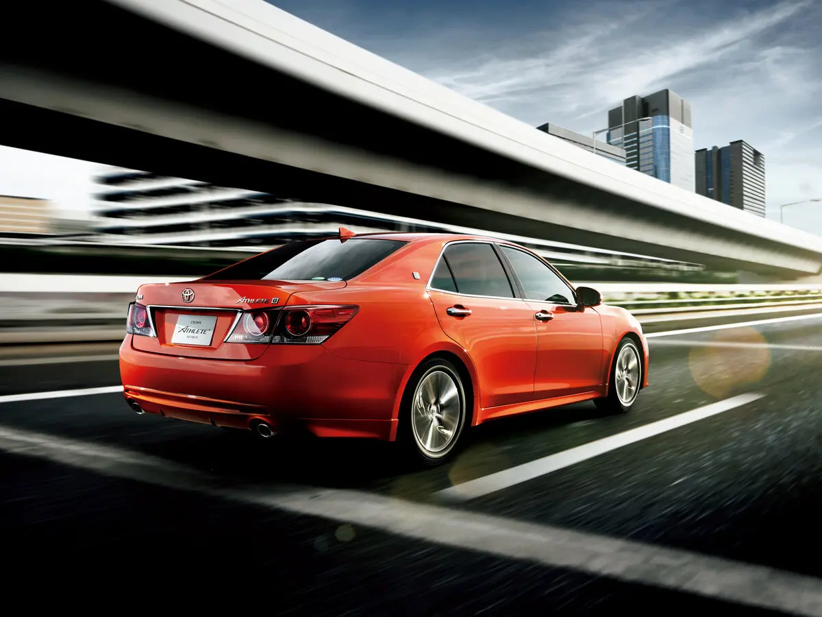 Toyota Crown XIV (S210) Рестайлинг Седан — сүрөт 2