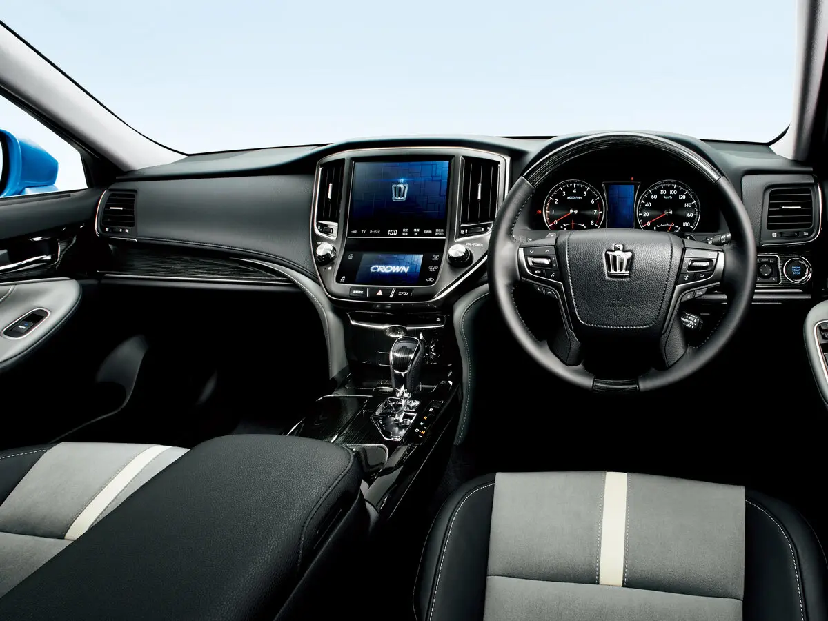 Toyota Crown XIV (S210) Рестайлинг Седан — сүрөт 3