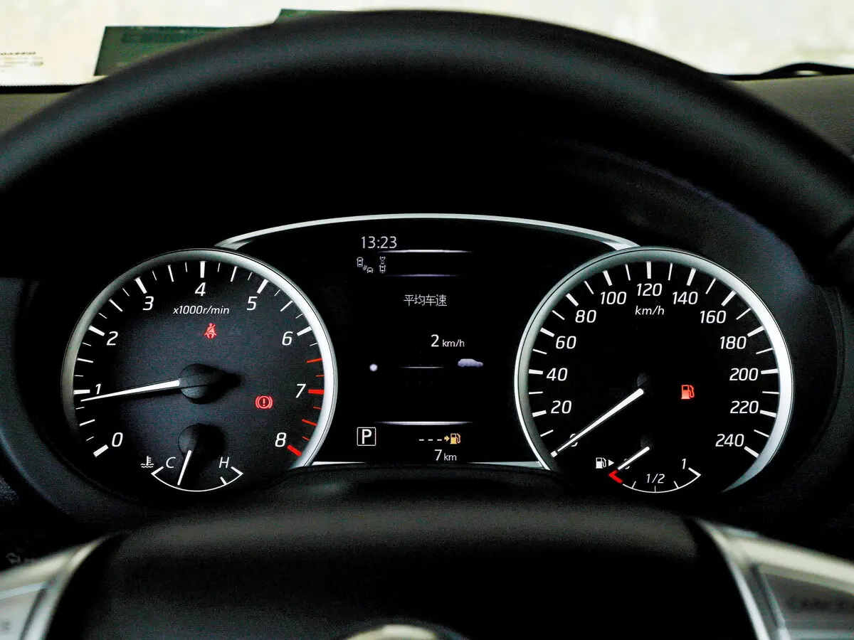 Nissan Tiida II (China Market) Хэтчбек 5 дв. — сүрөт 8