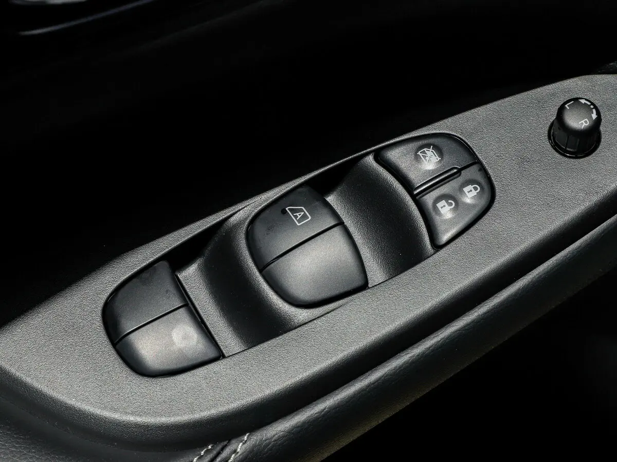 Nissan Tiida II (China Market) Хэтчбек 5 дв. — сүрөт 11