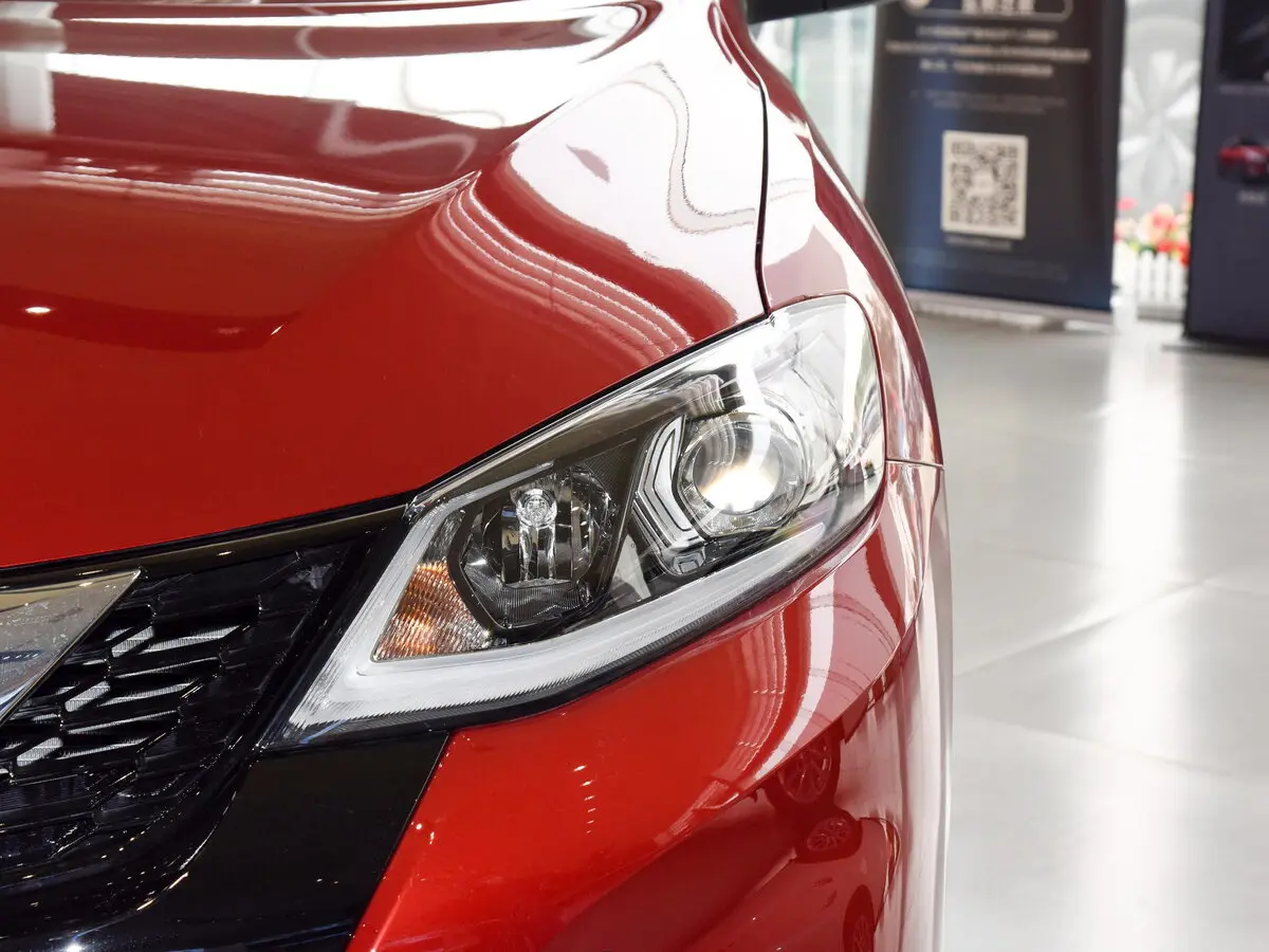 Nissan Tiida II (China Market) Хэтчбек 5 дв. — сүрөт 14