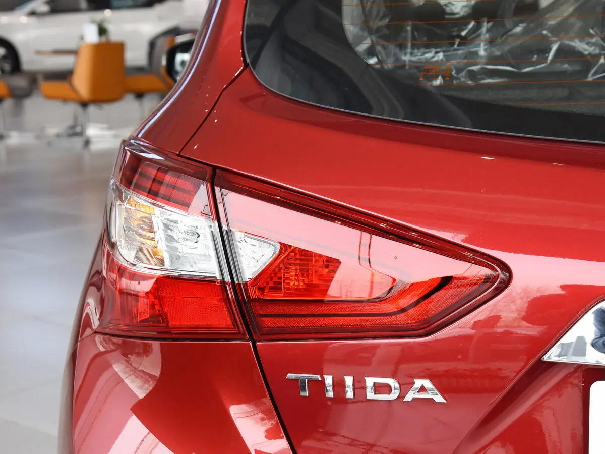 Nissan Tiida II (China Market) Хэтчбек 5 дв. — сүрөт 15