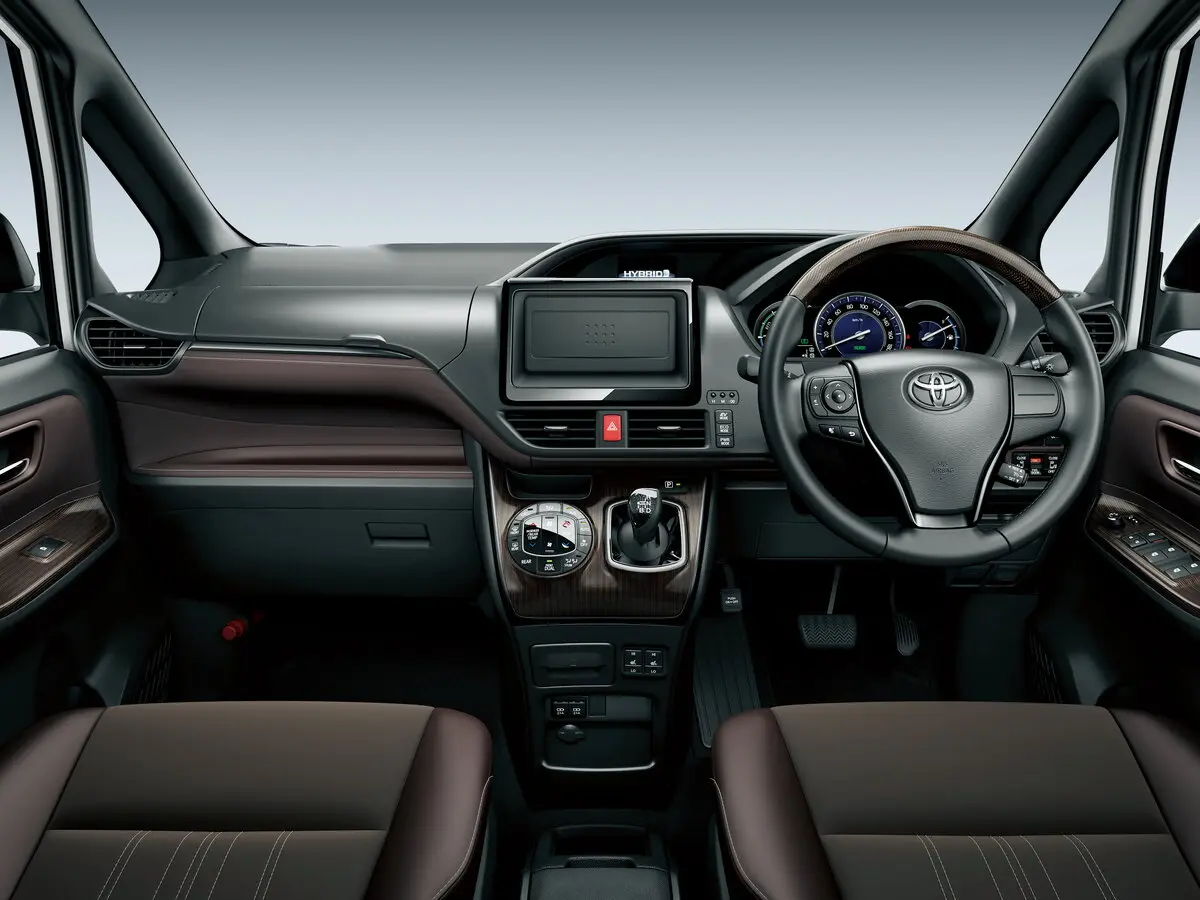 Toyota Esquire I Рестайлинг Минивэн — фото 4