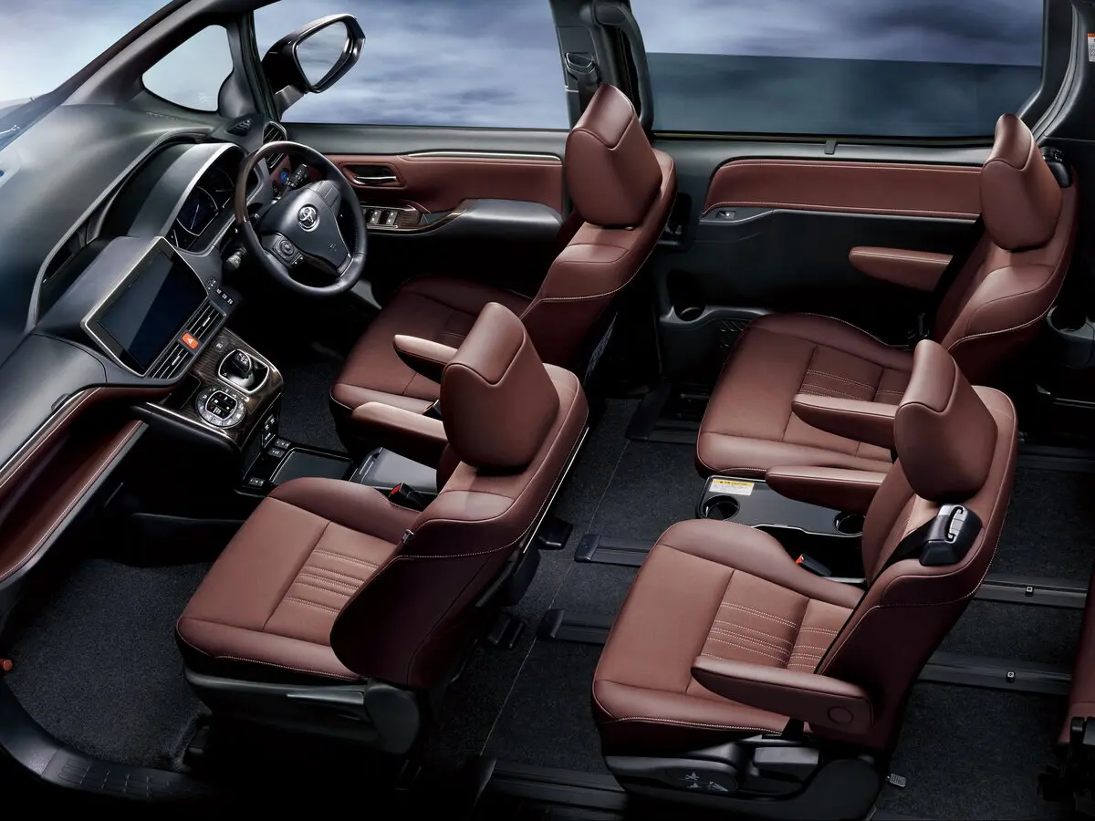 Toyota Esquire I Рестайлинг Минивэн — фото 6