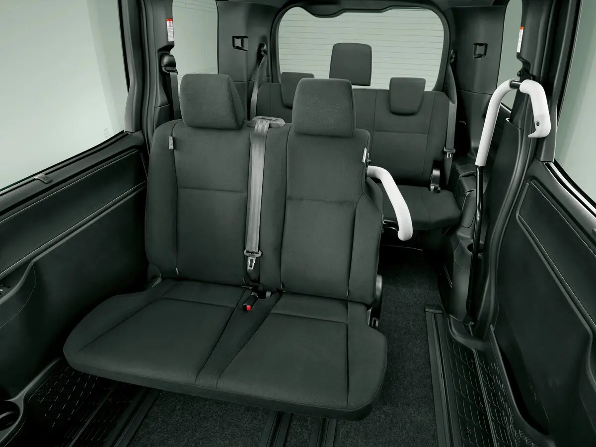 Toyota Esquire I Рестайлинг Минивэн — фото 7