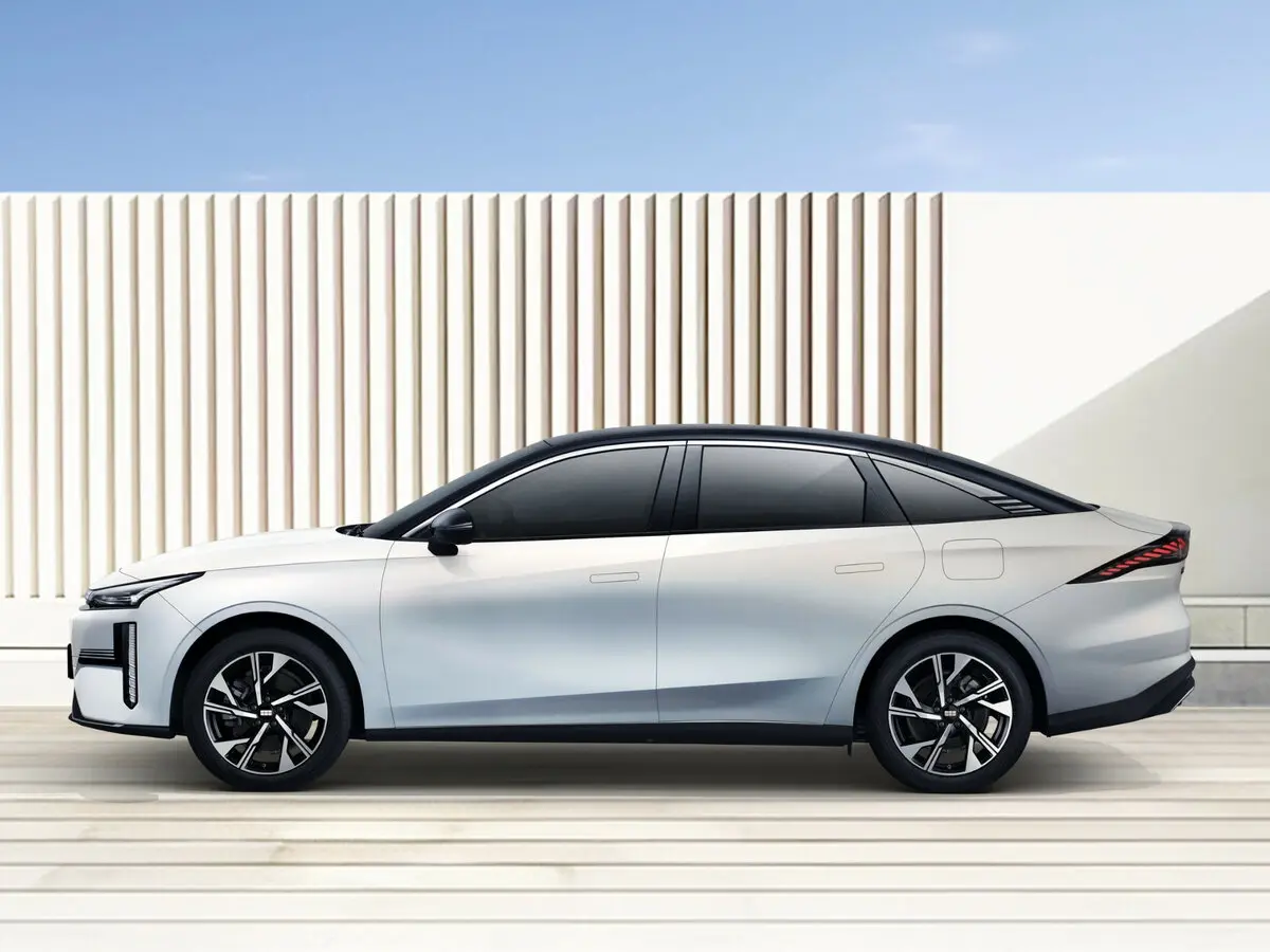 Geely Galaxy L6 2023 – н.в. Седан — 照片 2