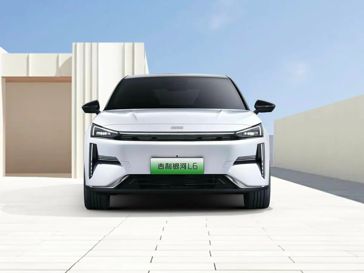 Geely Galaxy L6 2023 – н.в. Седан — 照片 3