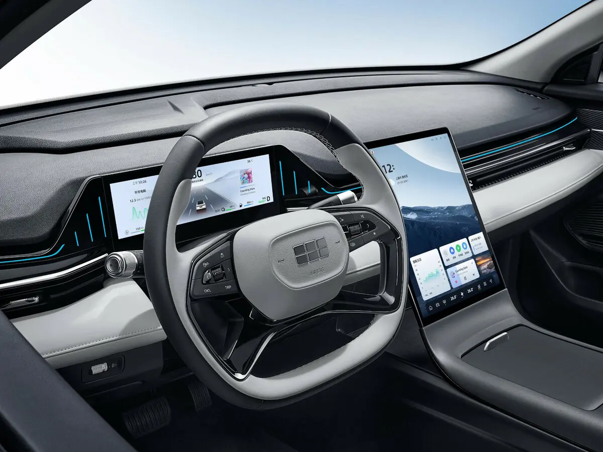 Geely Galaxy L6 2023 – н.в. Седан — 照片 5